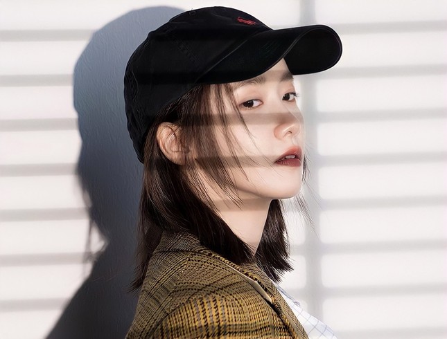 “Tường thành nhan sắc” Yoona mặc gì trong bộ ảnh mới mà được khen “đẹp trai” như nam thần? ảnh 2