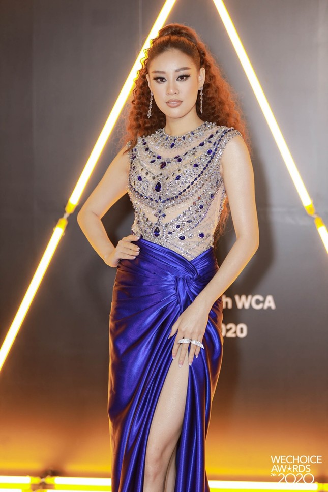 Thảm đỏ WeChoice: Hoa hậu Đỗ Thị Hà cùng dàn hậu “khủng” nhất V-Biz rủ nhau khoe vai trần ảnh 6