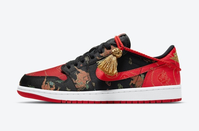 Nike ra mắt đôi giày Air Jordan phiên bản Tết Tân Sửu khiến "team cuồng giày" náo loạn ảnh 1