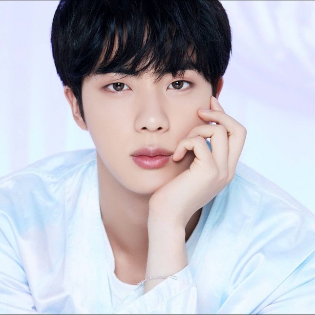 Jin (BTS) xứng danh “nam thần” với khuôn mặt có tỉ lệ y chang thần Zeus của thần thoại Hy Lạp ảnh 6