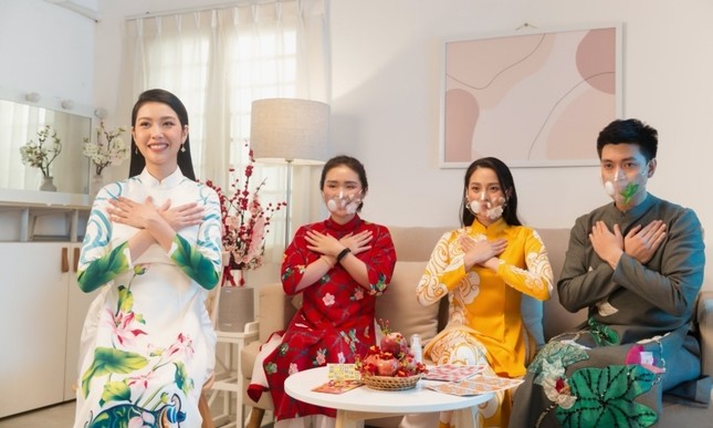Á hậu Thúy Vân ra mắt ca khúc gây xúc động vì chạm đến trái tim nhiều người con xa xứ dịp Tết ảnh 1
