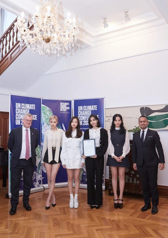 BLACKPINK lộ diện sau thông tin hẹn hò của Jennie, dù mặc đồ đơn giản vẫn khoe body cực đỉnh ảnh 3