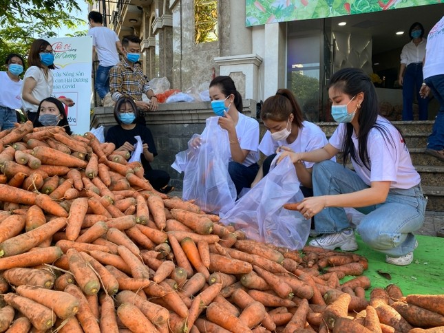 Á hậu Phương Anh cùng dàn người đẹp chung tay “giải cứu” 5 tấn nông sản Hải Dương ảnh 2
