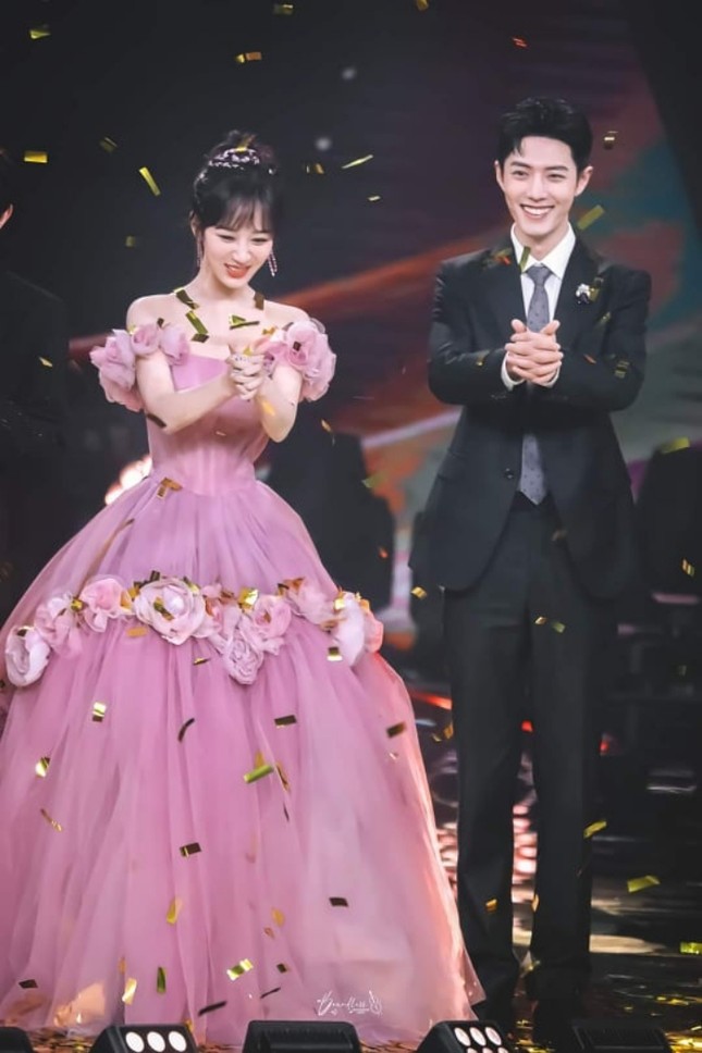 Dương Tử lên No.1 Hot Search với trang phục thảm đỏ Weibo nhưng bộ thứ 2 lại không ai nhắc đến ảnh 5