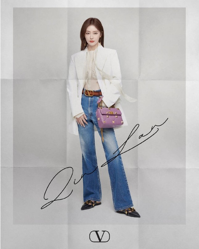 Chị đẹp Son Ye Jin xinh tươi trẻ đẹp ngang ngửa Đường Yên, Quan Hiểu Đồng ở show Valentino ảnh 5