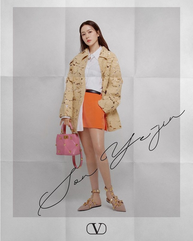 Chị đẹp Son Ye Jin xinh tươi trẻ đẹp ngang ngửa Đường Yên, Quan Hiểu Đồng ở show Valentino ảnh 3