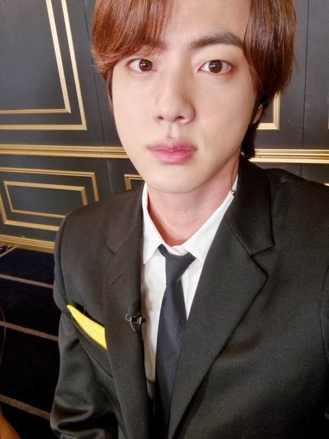 Grammys 2021: BTS giúp đồ của Louis Vuitton trông “dễ mặc hơn hẳn” so với mẫu xịn ảnh 4