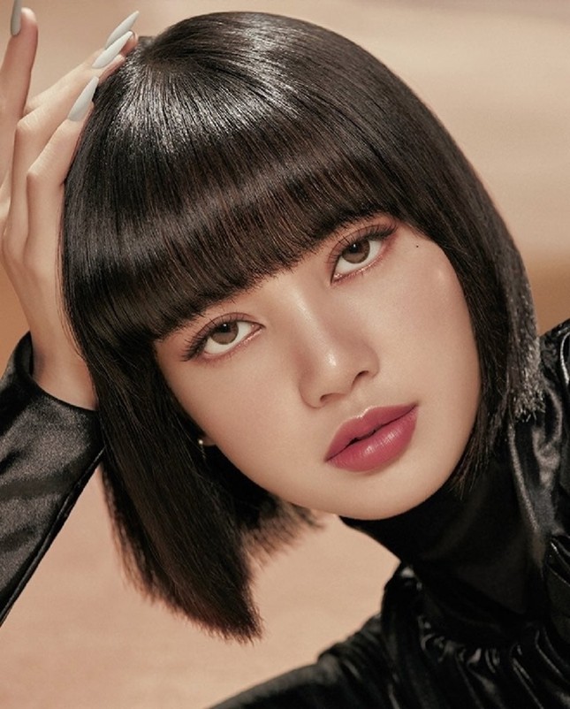 Quảng cáo mỹ phẩm phải như Lisa (BLACKPINK), chụp cận hay toàn thân đều đẹp như siêu mẫu ảnh 1