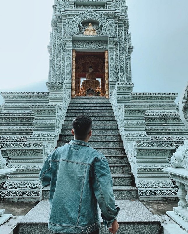 Choáng ngợp trước vẻ đẹp “vạn người mê” của ngôi chùa Khmer nổi tiếng tại Sóc Trăng ảnh 5