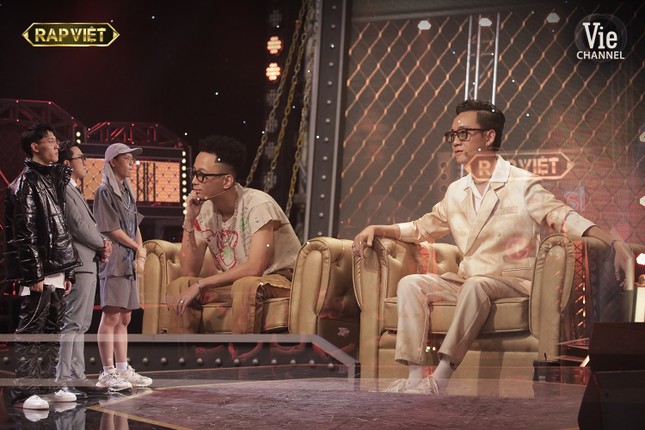 “Rap Việt“: Tage - Gừng đối đầu nghẹt thở, Suboi nói gì trước nghi vấn thiên vị Tlinh? ảnh 1