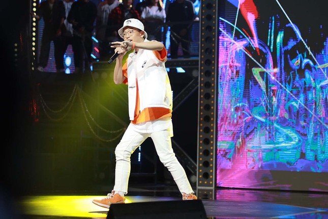 Rap Việt: Gừng - Rapper trẻ “cay nồng” khiến HLV Suboi “cay mắt” vì tiếc nuối ảnh 4