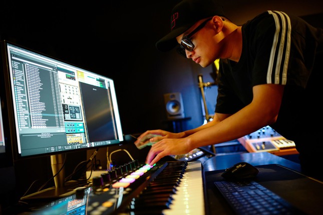 Bộ tứ “phù thủy âm nhạc” đứng sau thành công của hàng trăm tiết mục tại “Rap Việt“ ảnh 6