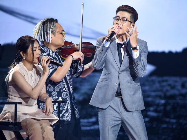 Điểm sáng “King Of Rap” tập 12: RichChoi và Hà Lê trình diễn Rap trên nền nhạc Trịnh ảnh 8