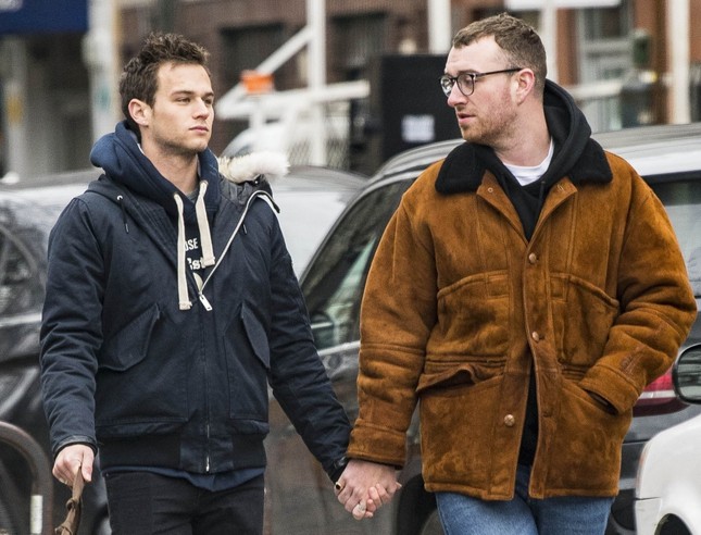 Hết đổi tên đến lùi ngày ra album mới tận 5 tháng nhưng Sam Smith lại đụng Ariana Grande ảnh 4