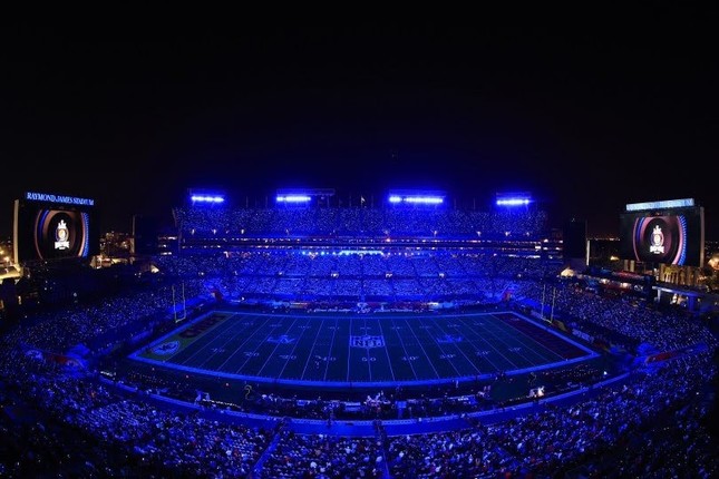 Super Bowl Halftime Show 2021: The Weeknd một mình “cân team”, H.E.R hát mở màn ngọt như mía lùi ảnh 6