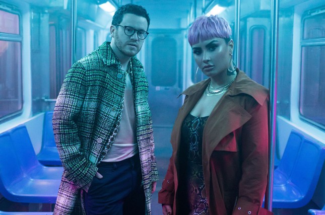 Demi Lovato quyết xuống tóc “giải xui” nhưng buồn thay MV mới chẳng mấy ai quan tâm ảnh 2