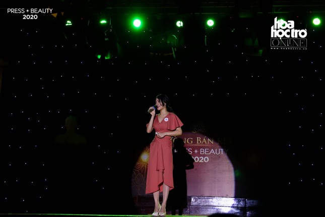 “Press Beauty 2020“: Các nữ sinh Báo chí “bùng nổ” tài năng trong đêm thi Bán kết ảnh 2