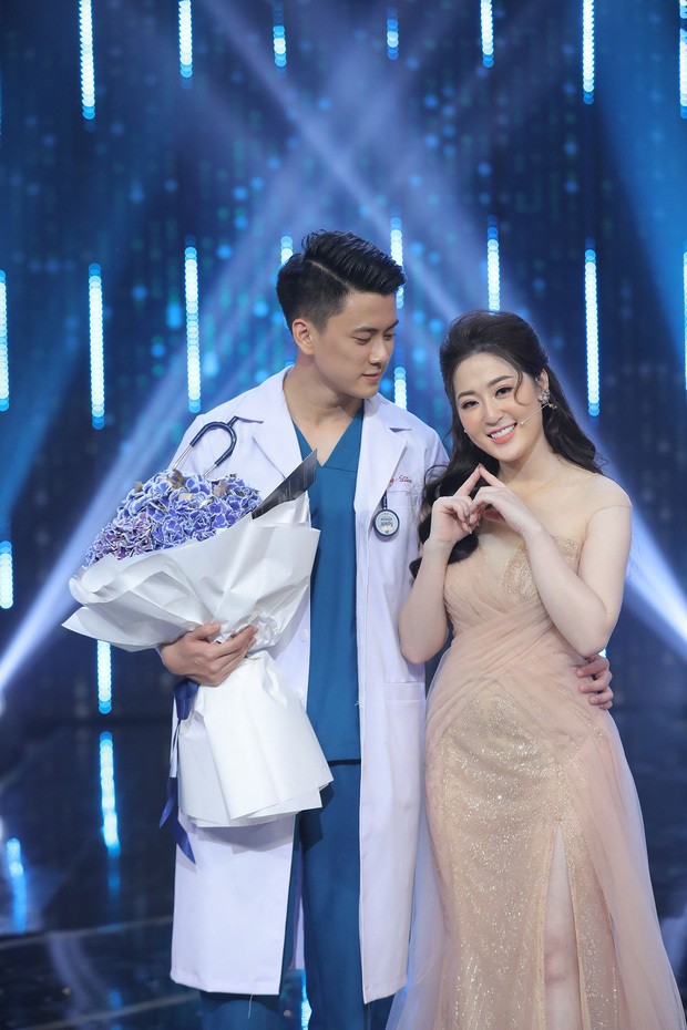 Nữ chính tập 8 “Người Ấy Là Ai” nói về bác sĩ Quang Lâm: “Nên cách xa cho an toàn“ ảnh 1