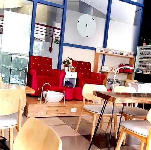 “Chơi lớn” như Đại học Kinh tế Quốc dân: Có cả một tiệm làm nail trong khuôn viên trường ảnh 2