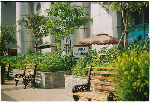 “Chơi lớn” như Đại học Kinh tế Quốc dân: Có cả một tiệm làm nail trong khuôn viên trường ảnh 1