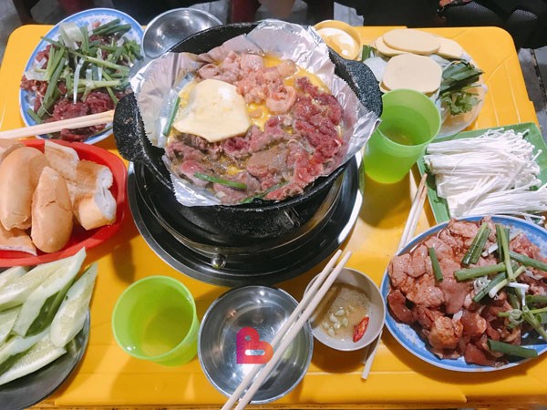 Dân mạng tranh cãi chuyện “con gái giận dỗi khi thấy mẹ mang thức ăn thừa ở quán về nhà“ ảnh 1