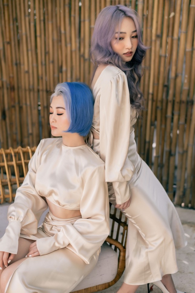 Hai nữ streamer đình đám Hoa Nhật Huỳnh và Hảo Thỏ tung bộ ảnh “tình bể bình“ ảnh 1