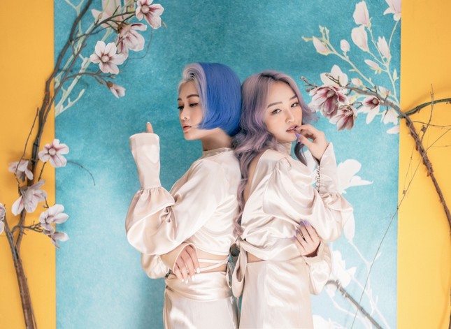 Hai nữ streamer đình đám Hoa Nhật Huỳnh và Hảo Thỏ tung bộ ảnh “tình bể bình“ ảnh 4