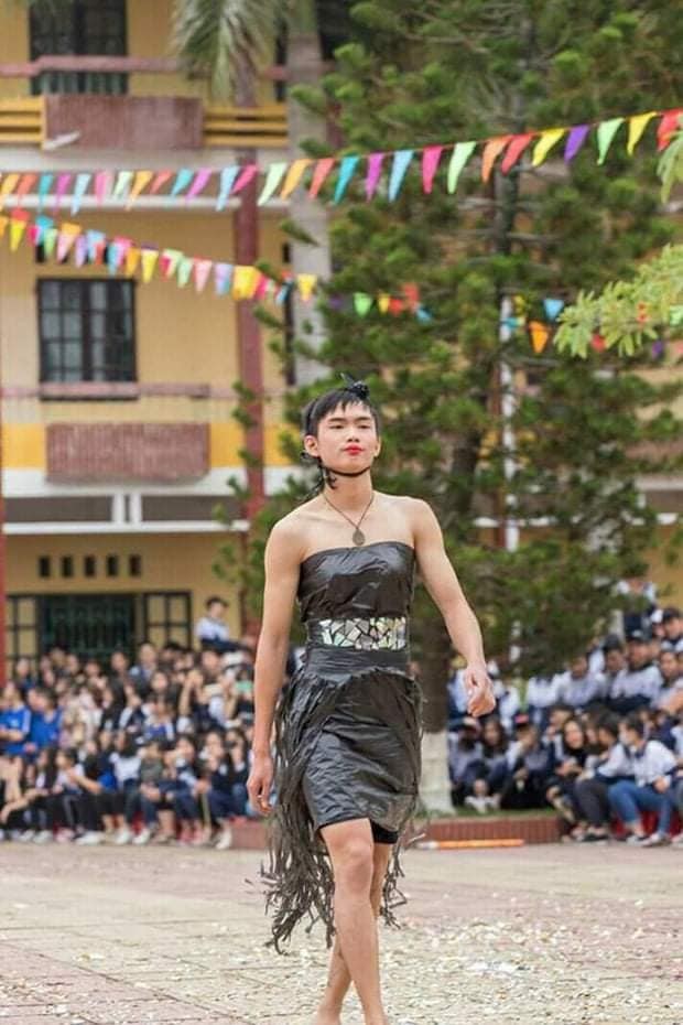 Khi trường học trở thành “sàn diễn thời trang“: Teen diện trang phục siêu độc đáo ảnh 5