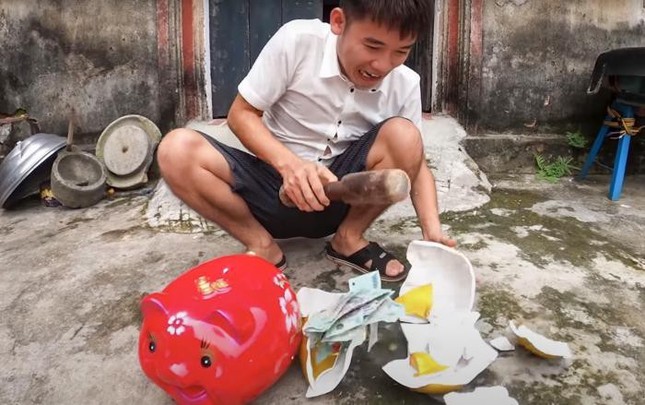 Công ty nào đứng đằng sau kênh YouTube của Hưng Troll, Bà Tân Vlog? ảnh 2