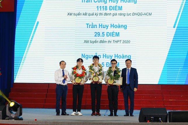 Khó tin nhưng có thật: 3 thủ khoa đầu vào của ĐH Bách khoa TP.HCM đều tên là “Huy Hoàng“ ảnh 1