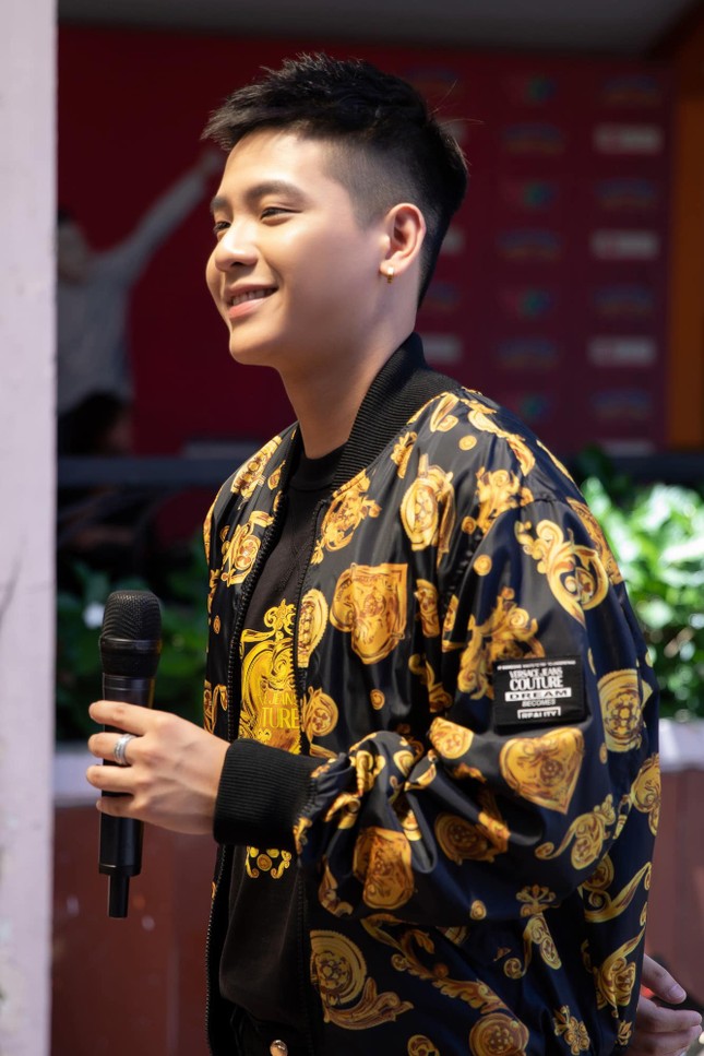 Những bức ảnh hiếm hoi của Quân A.P từ thời học phổ thông: Fan “thở phào” vì idol dậy thì thành công ảnh 6