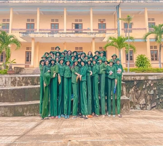 “Đại hội” kéo chân của hội teen: Giờ thì đã hiểu thế nào là “chân dài đến nách“! ảnh 2