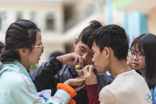 Học sinh THPT Chuyên ĐH Sư phạm Hà Nội đầy sôi nổi với hoạt động từ thiện “khuyết“ ảnh 2