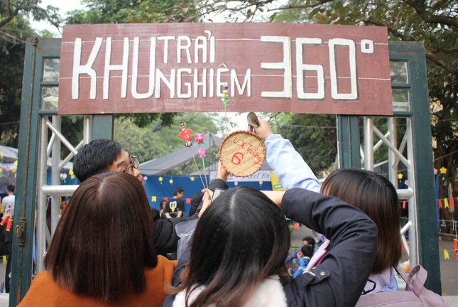 Sinh viên Đại học Kinh tế Quốc dân háo hức đón năm mới với “Tết - 360 độ Xuân 2021“ ảnh 2