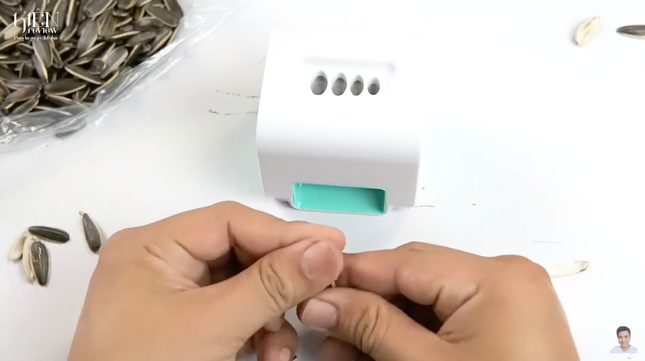 Hí hửng lên mạng mua máy bóc vỏ hạt hướng dương tự động, liệu có “thần thánh” như quảng cáo? ảnh 9