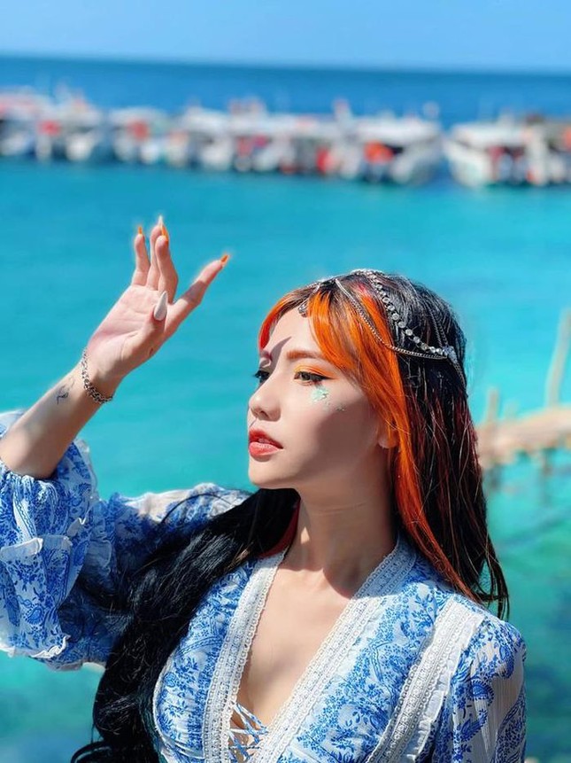 Ngày 8/3 của loạt streamer xinh đẹp: Người chờ đợi điều lãng mạn, người tự an ủi bản thân ảnh 3