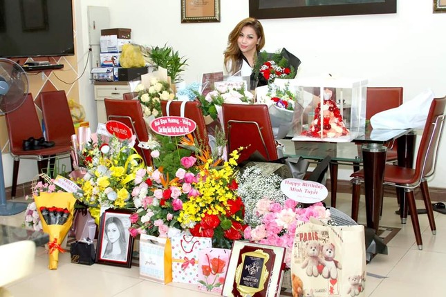 Minh Tuyết chiều cao khiêm tốn nhưng 'ngốn' ánh nhìn bởi đường cong 'nghẹt thở' ảnh 8
