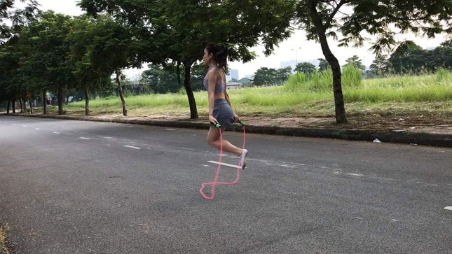 Nghị lực và nhan sắc gợi cảm của cô gái Tày nhảy múa chỉ với một chân ảnh 2