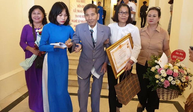Đạo diễn 'Ngõ lỗ thủng': NSND Trần Hạnh không bao giờ đòi hỏi cát-xê ảnh 2