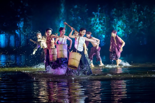 2000 khán giả đón pháo hoa mừng Tinh Hoa Bắc Bộ tròn 2 tuổi ảnh 1