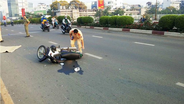 Một phụ nữ bị người nước ngoài lái xe máy tông tử vong ảnh 1