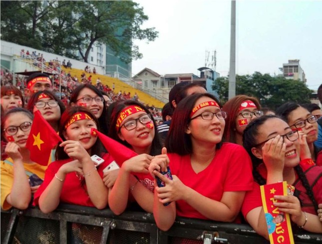 Những bóng hồng 'bùng cháy' cùng cầu thủ U23 Việt Nam ảnh 1