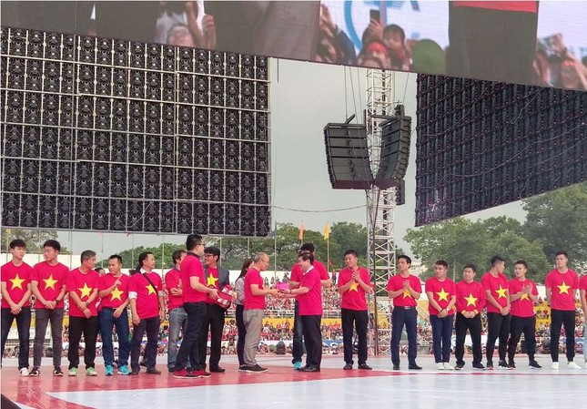 Những bóng hồng 'bùng cháy' cùng cầu thủ U23 Việt Nam ảnh 2