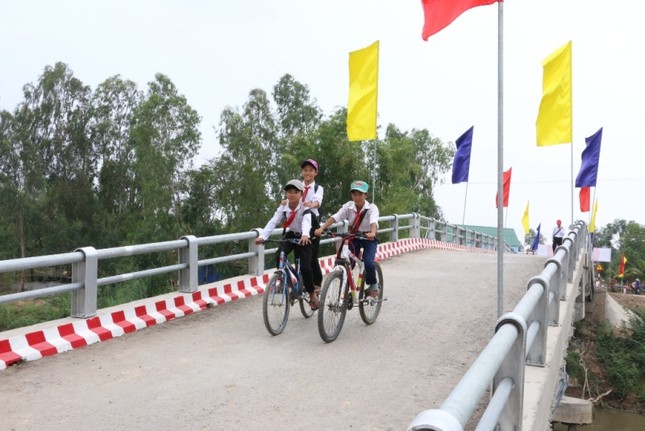 Người dân nghèo Đồng Tháp có thêm 7 cầu nông thôn mới ảnh 2