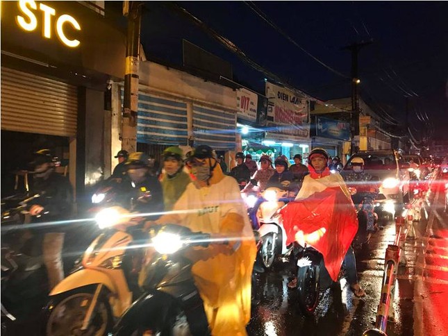 Giao thông cửa ngõ Tân Sơn Nhất tê liệt sau cơn mưa ảnh 13