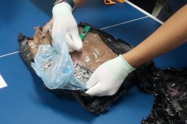 Giấu hơn 2kg ma tuý trong bưu kiện gửi từ Pháp về Việt Nam ảnh 2