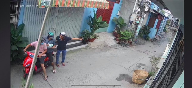 Nhóm cướp giật túi xách bên trong có giấy báo tử ảnh 1