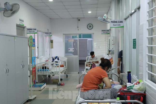 Vụ gần 100 học sinh nghi ngộ độc, 40 em vẫn phải nằm viện điều trị ảnh 3