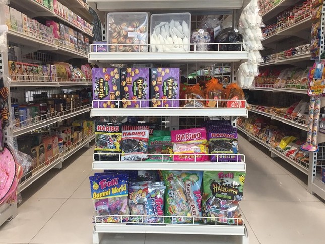 Hàng Việt bung lụa dịp Halloween ảnh 4