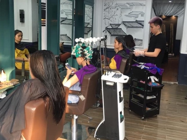 Chị em chi tiền triệu làm đẹp, salon 'hốt bạc' ngày cuối năm ảnh 1